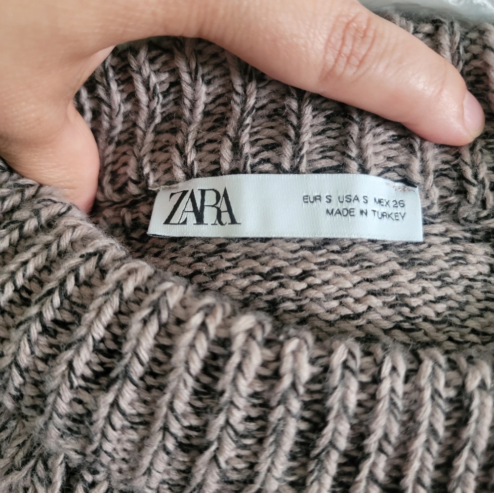 Zara Stylish Women's Sweater with Button Detail - Picture 6 of 7